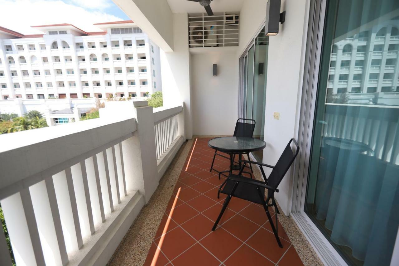 The Straits Quay Marina By Messina Clive Apartman George Town  Kültér fotó